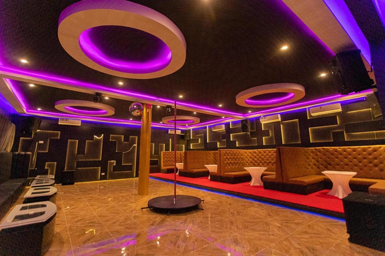 The Platinum Bay Hotel Berekuso ภายนอก รูปภาพ