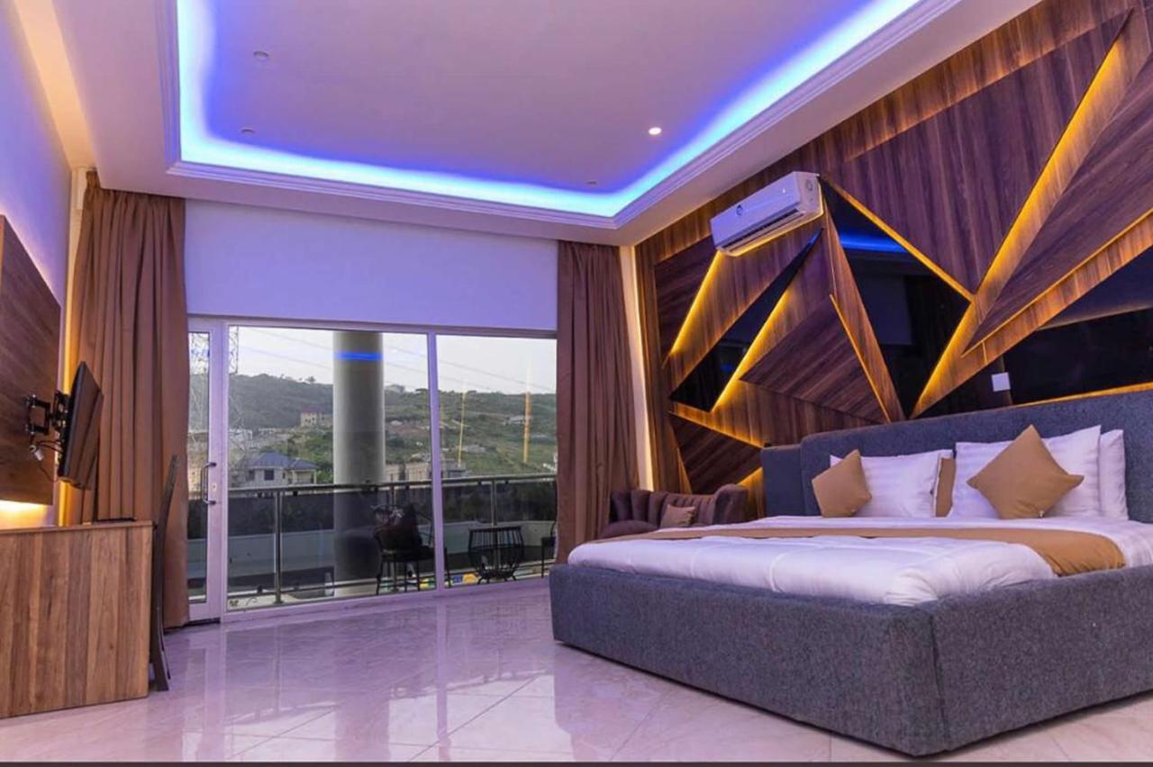The Platinum Bay Hotel Berekuso ภายนอก รูปภาพ