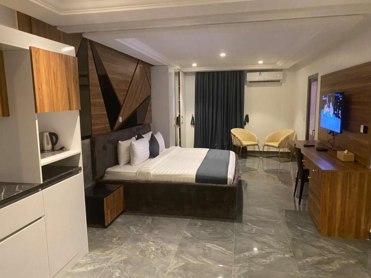 The Platinum Bay Hotel Berekuso ภายนอก รูปภาพ