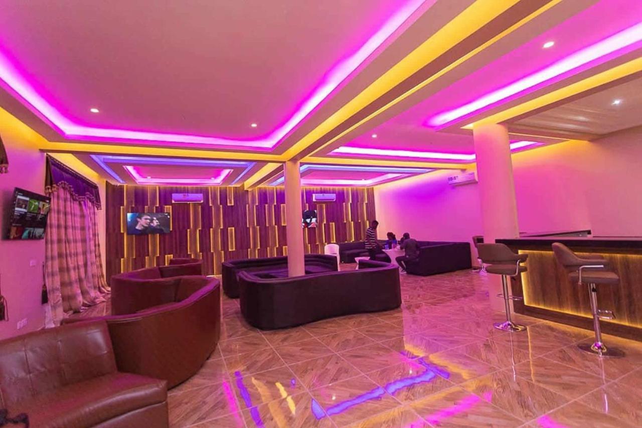 The Platinum Bay Hotel Berekuso ภายนอก รูปภาพ