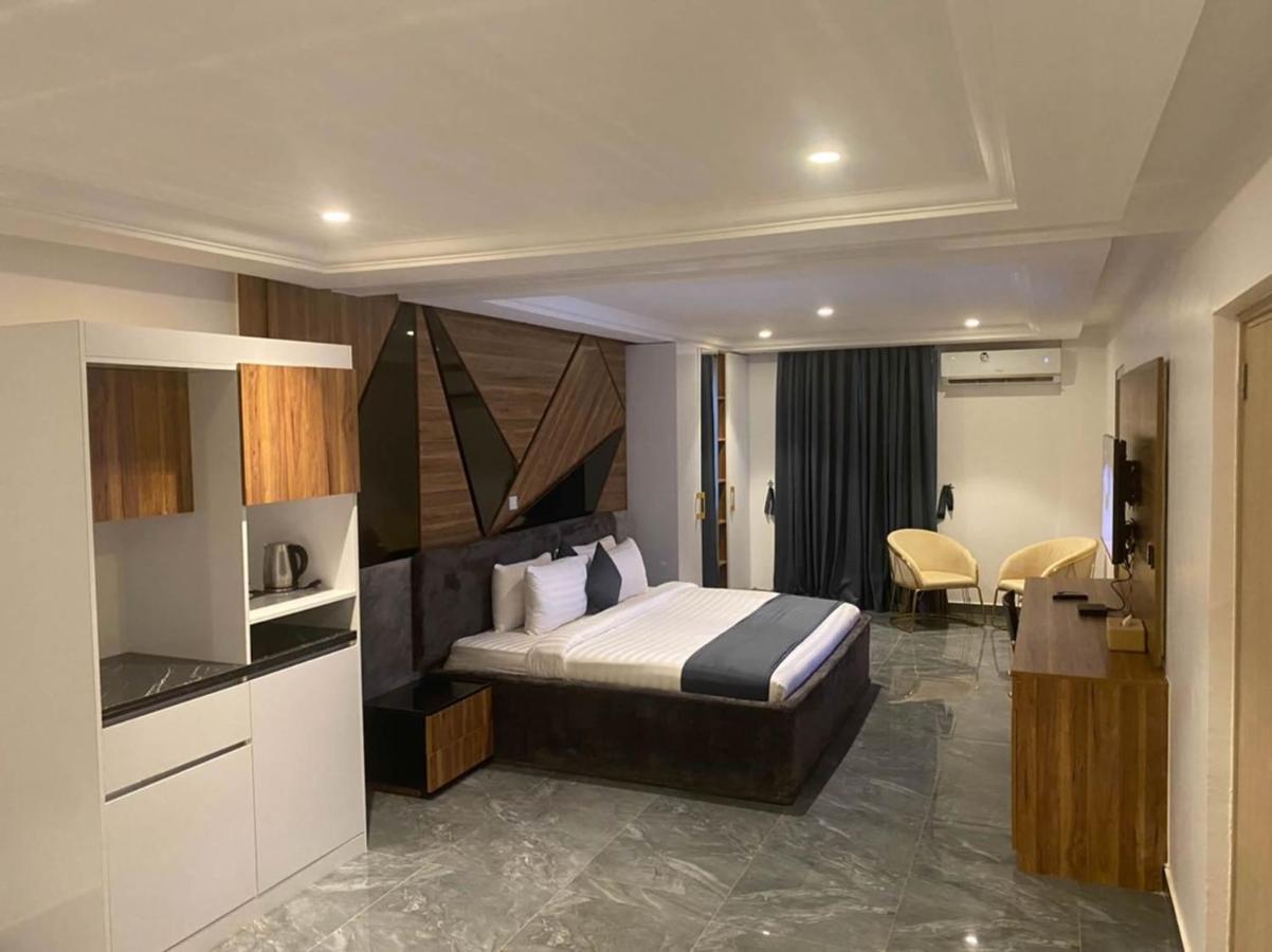 The Platinum Bay Hotel Berekuso ภายนอก รูปภาพ