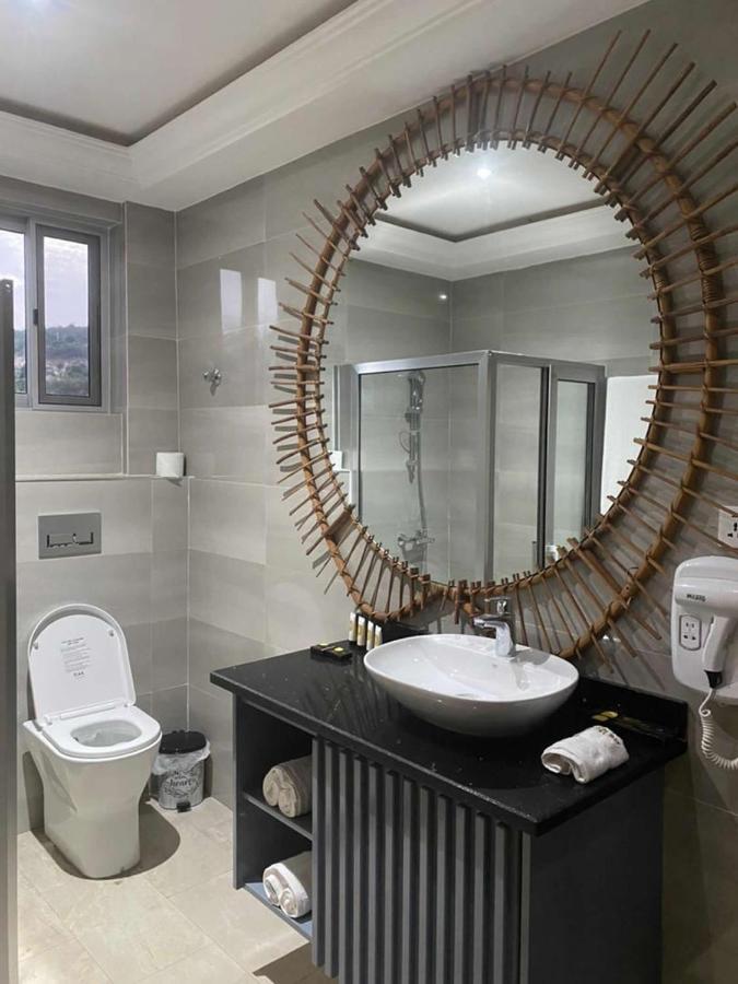 The Platinum Bay Hotel Berekuso ภายนอก รูปภาพ