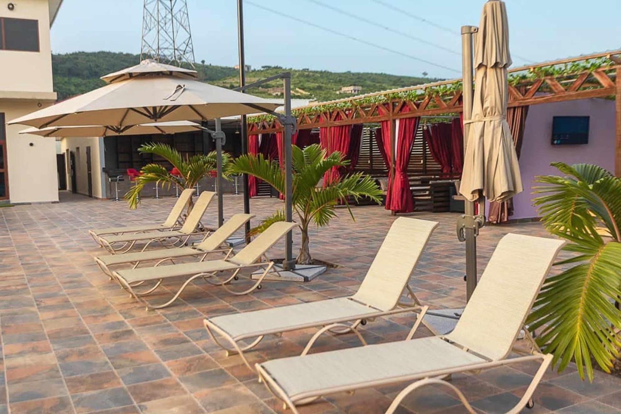 The Platinum Bay Hotel Berekuso ภายนอก รูปภาพ