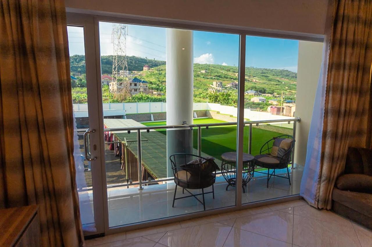 The Platinum Bay Hotel Berekuso ภายนอก รูปภาพ