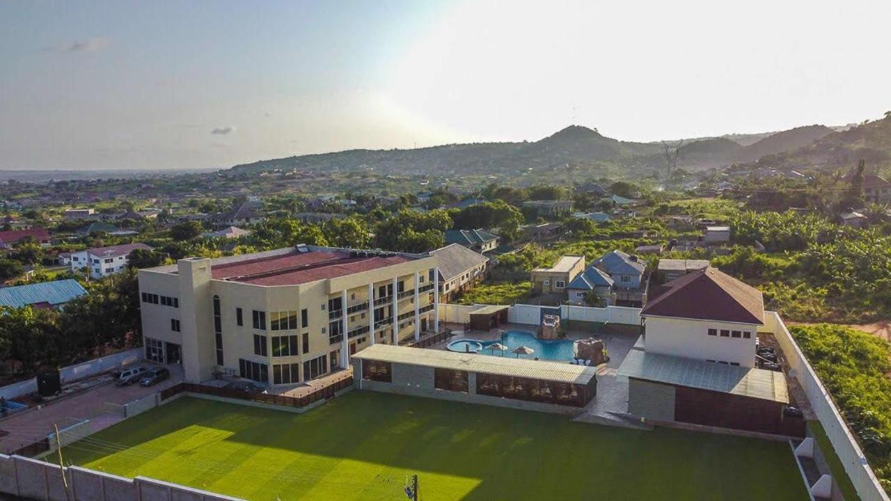 The Platinum Bay Hotel Berekuso ภายนอก รูปภาพ